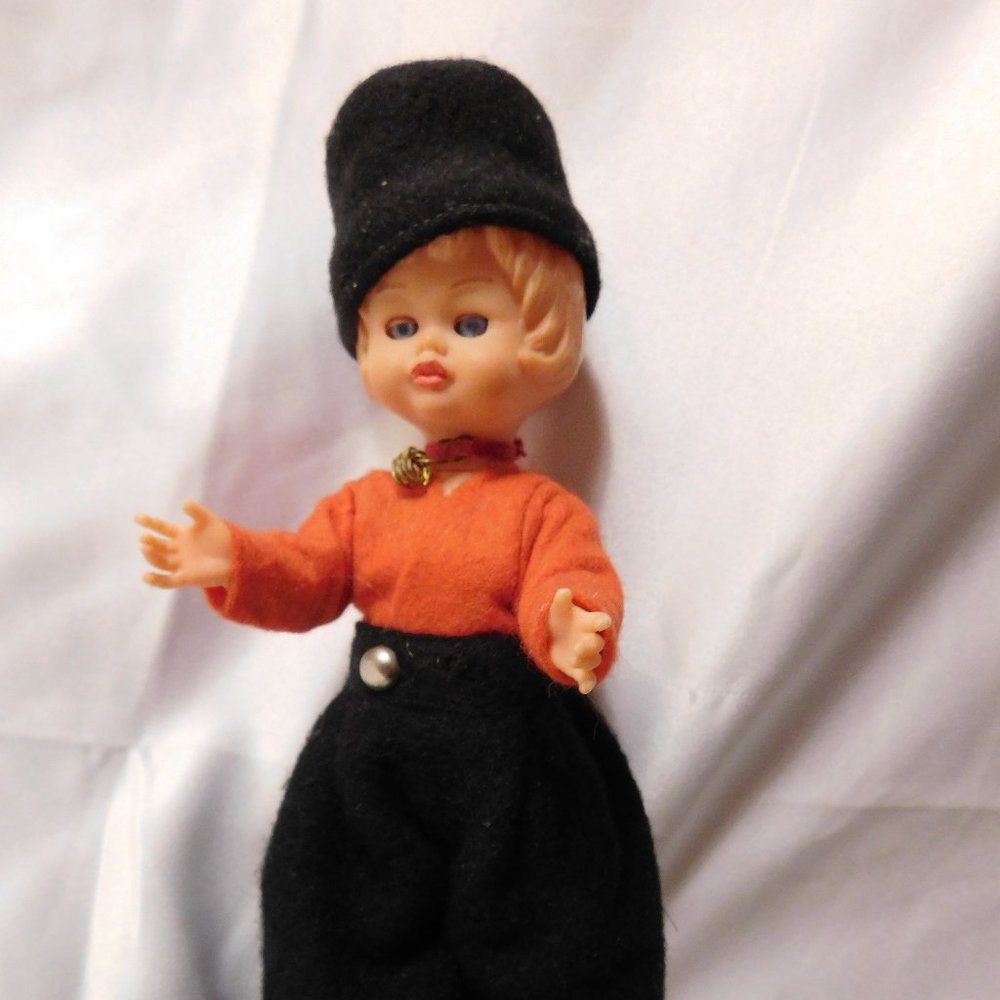 DUTCH DOLL WITH WOOD SHOES VINTAGE